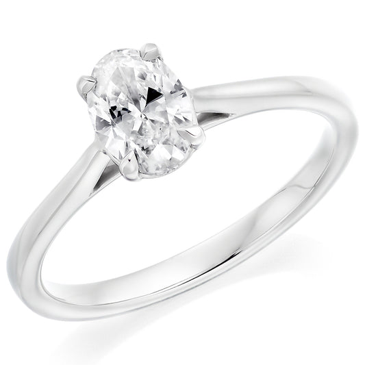 Oval engagement ring