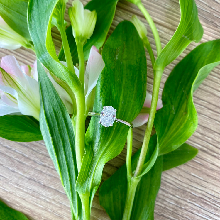 Oval Cut Engagement Ring in Platinum with 1ct E VS Lab Grown Diamond